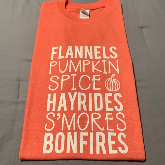 Ladies “Fall Themed” Tee, EUC, Size Small - Picture 7 of 7